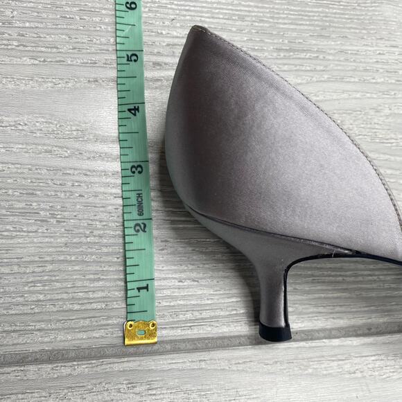 Stuart Weitzman Women's Vintage Slip On Silver Satin D-Orsay Heels Size 8 - Picture 10 of 11